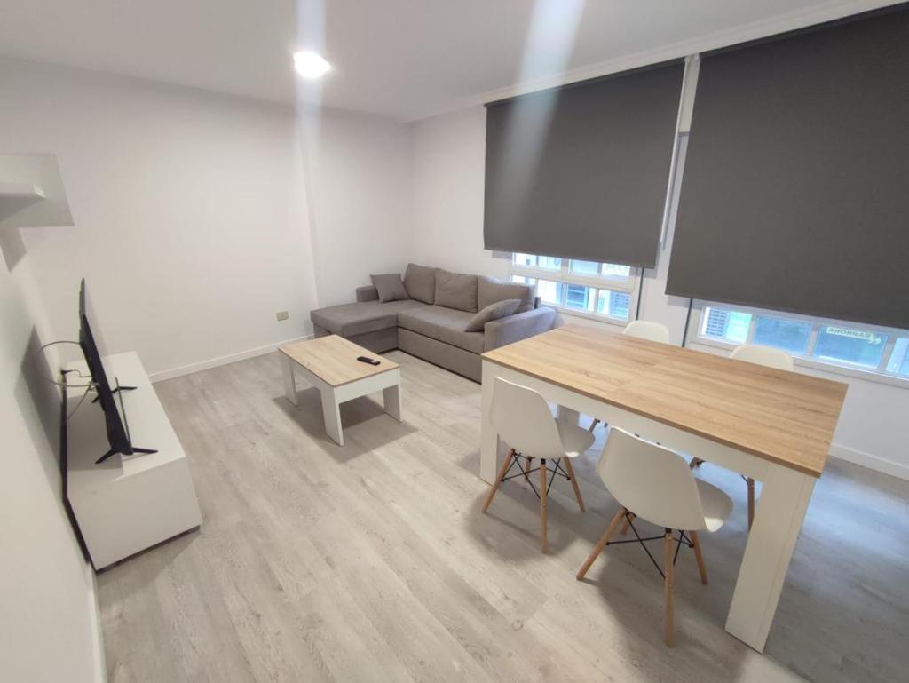 Apartamentos Demar Luis Casais O Grove Oda fotoğraf