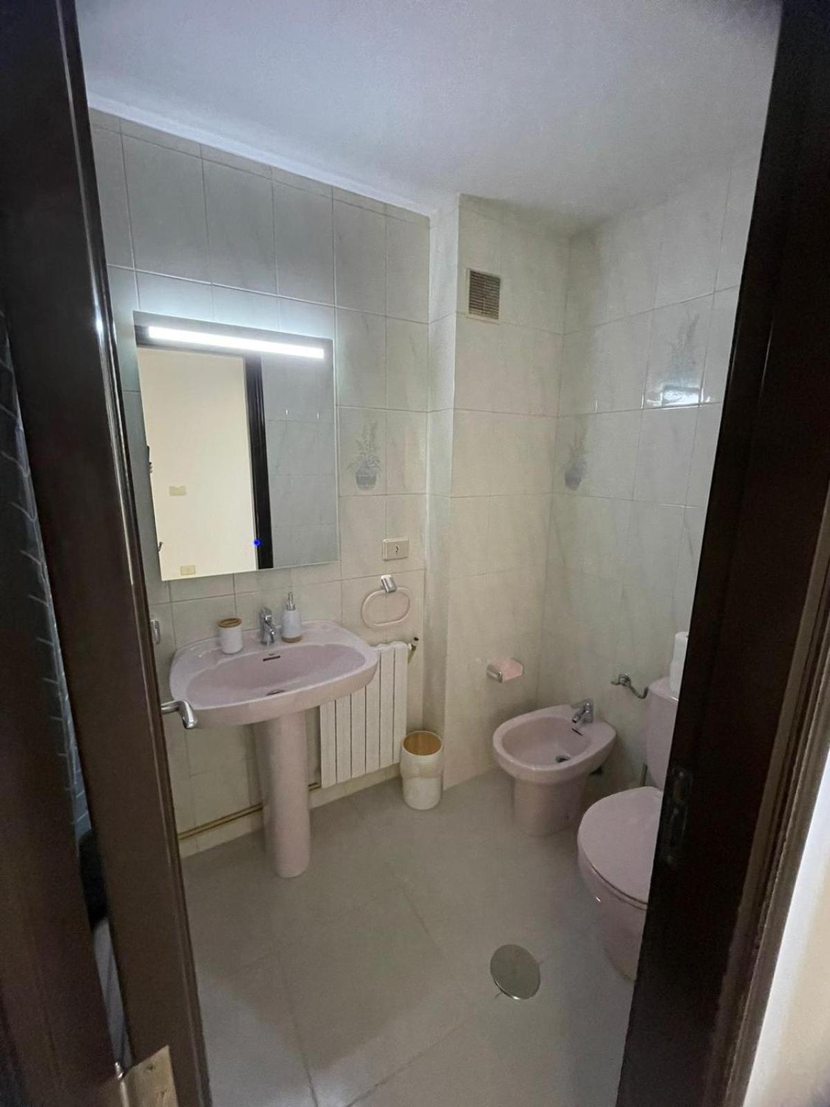 Apartamentos Demar Luis Casais O Grove Oda fotoğraf