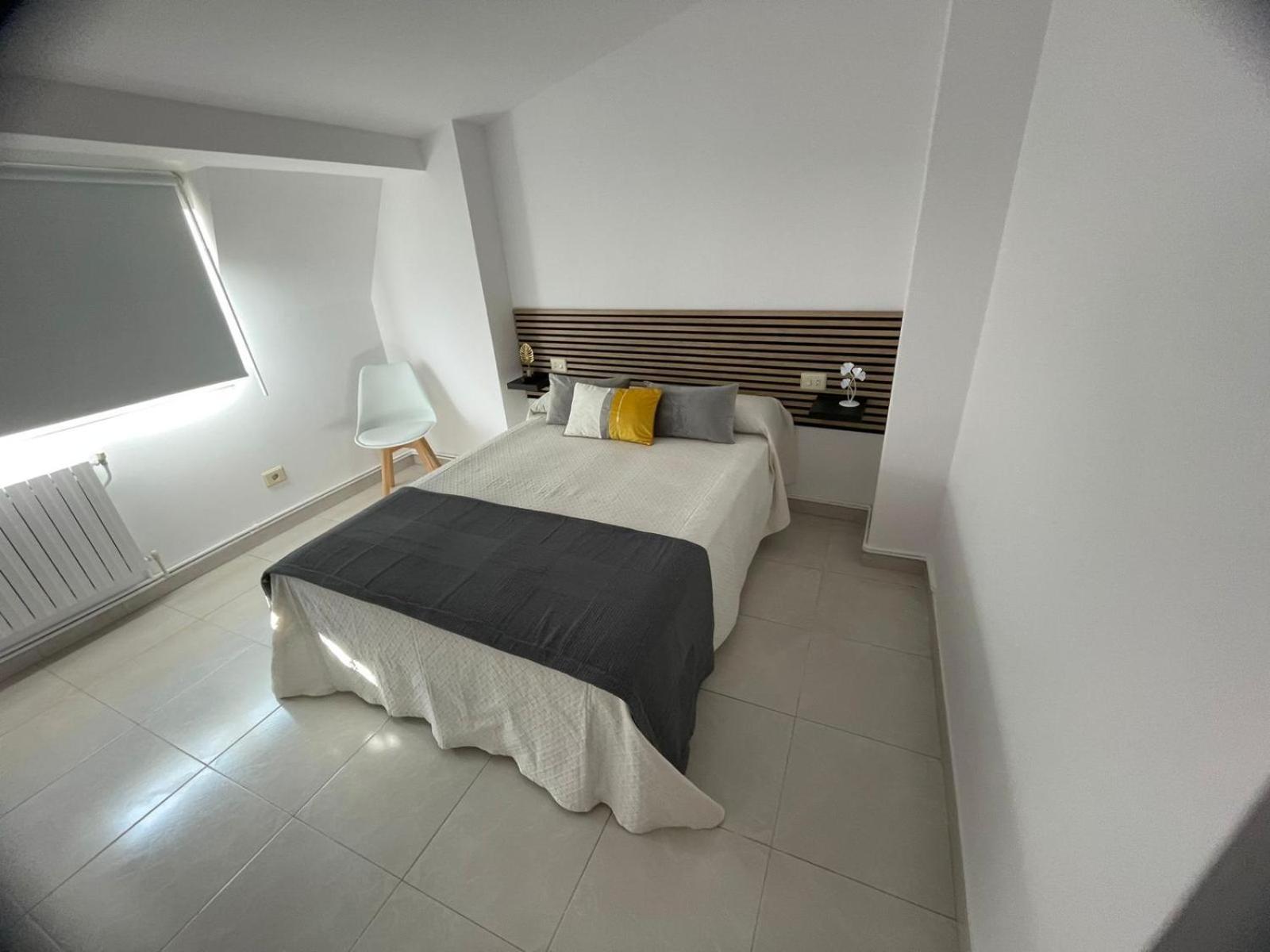 Apartamentos Demar Luis Casais O Grove Oda fotoğraf