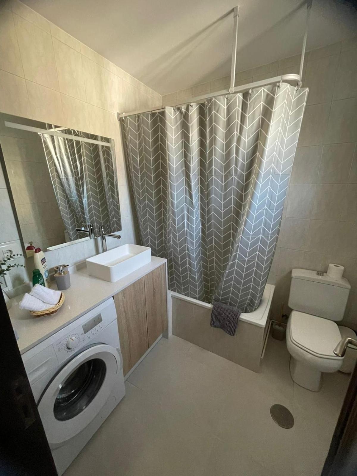 Apartamentos Demar Luis Casais O Grove Oda fotoğraf