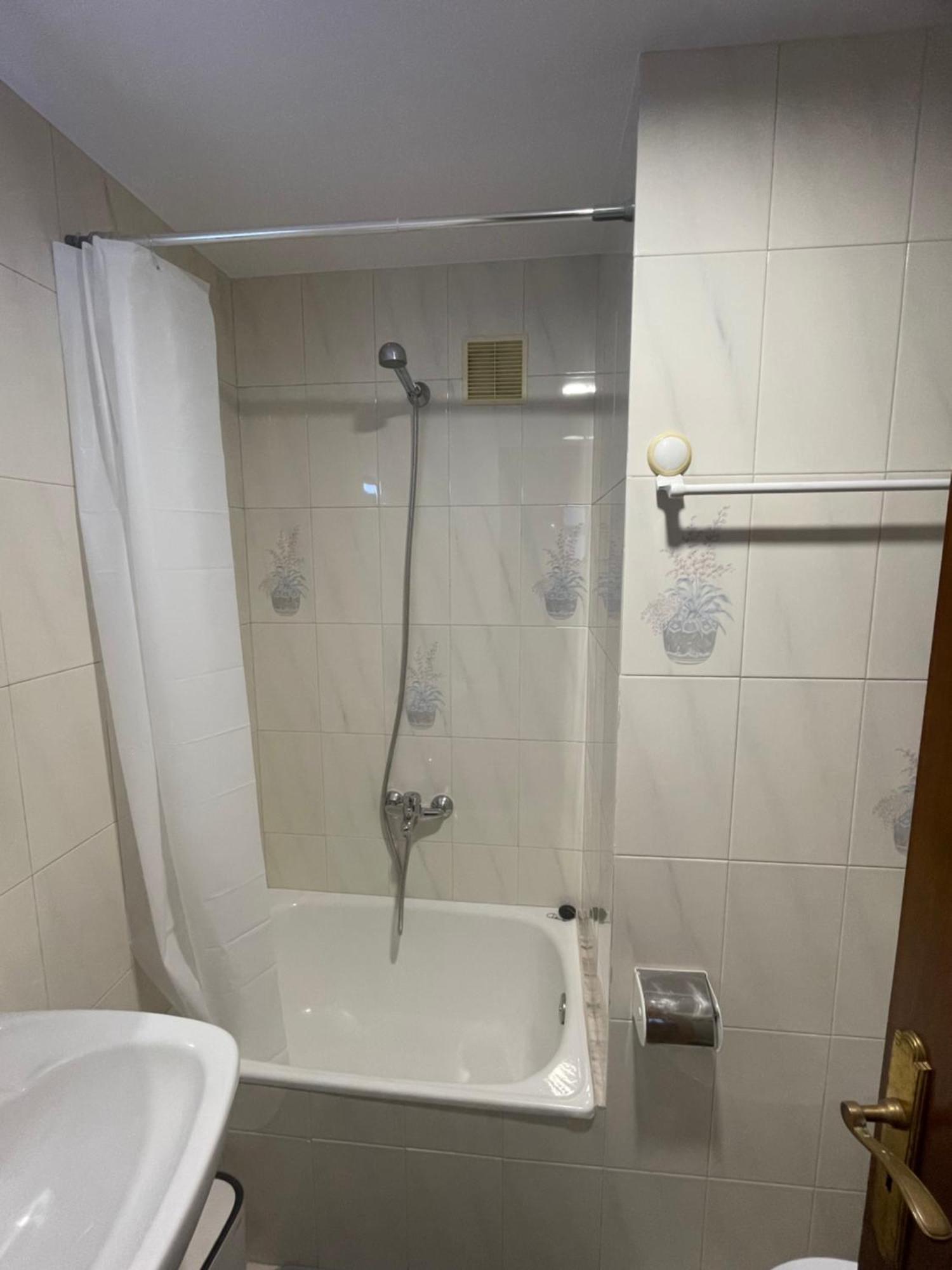 Apartamentos Demar Luis Casais O Grove Oda fotoğraf